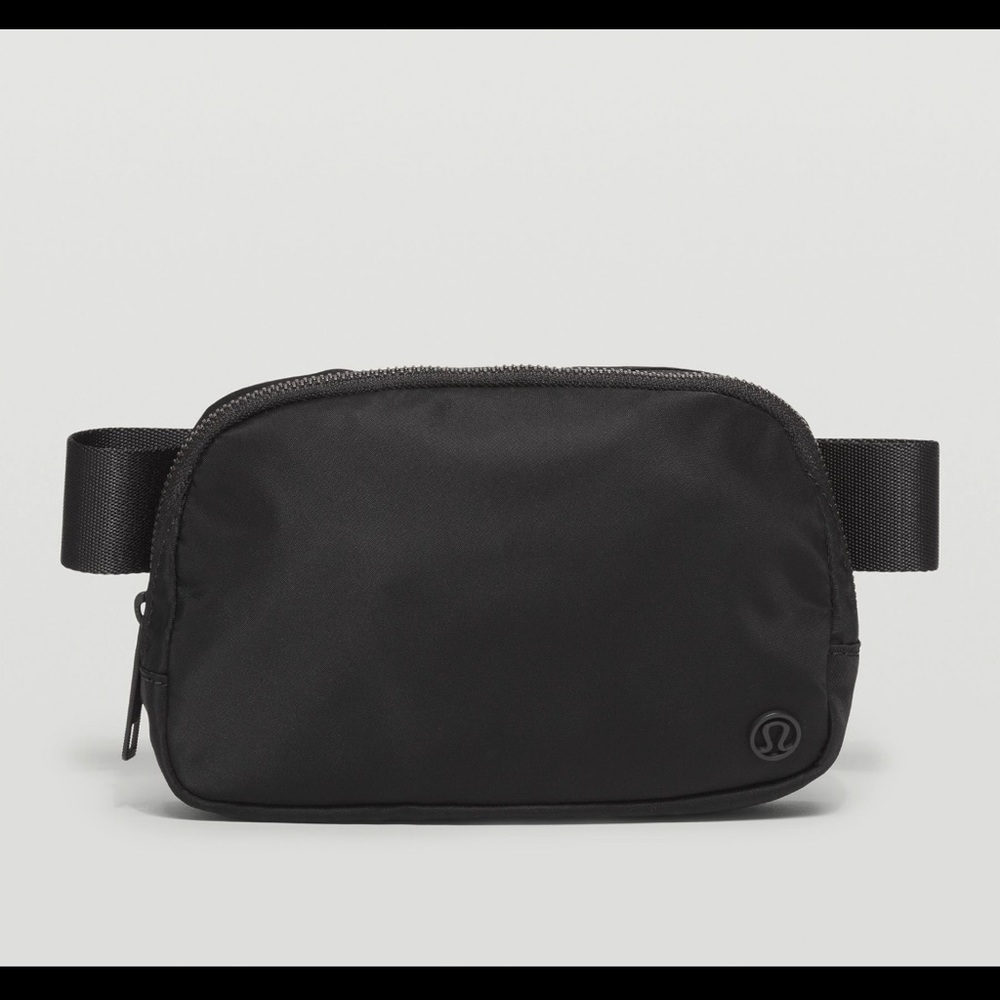 NWT Lululemon everywhere bag